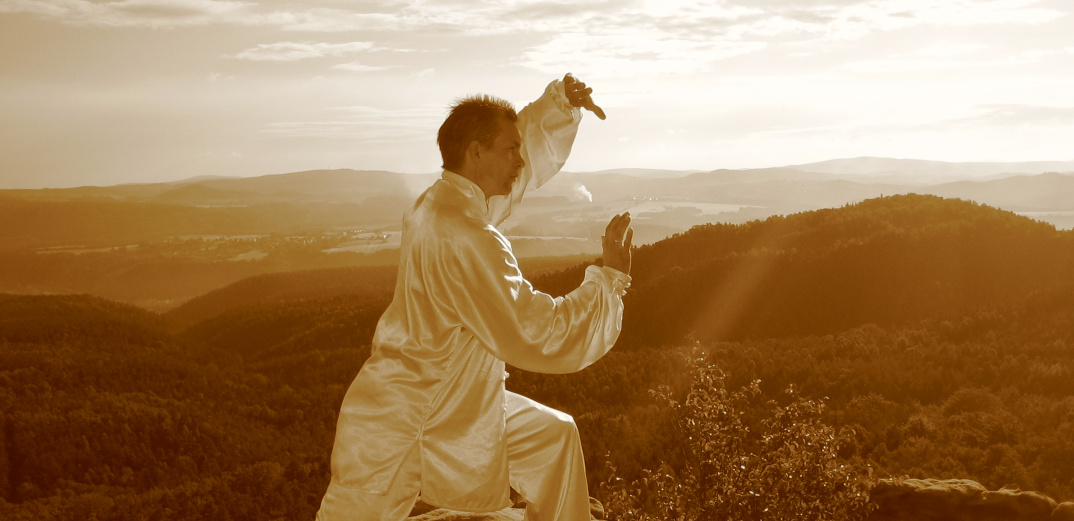 Tai Chi im Sonnenlicht